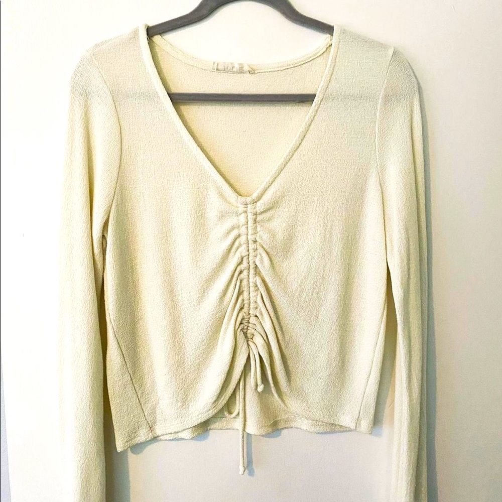Adorable front ruche top, size M
